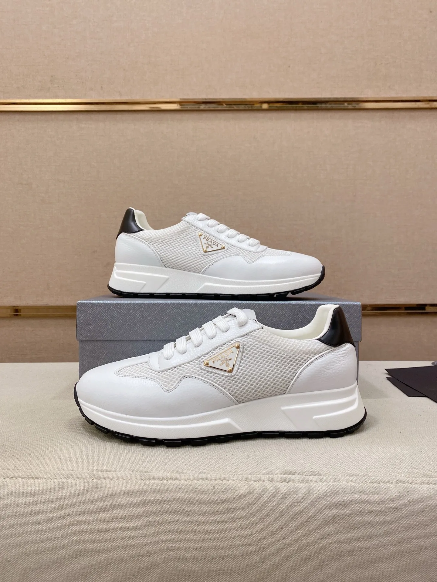 Men's shoes 💰 580💰 ✔️✔️✔️High version High-quality new PRADA (Prada) counters are launched simultaneously, new men's shoes, 😘fabrics are selected from first-layer cowhide fabrics. Lining: Imported cowhide leather lining. 👍🏿High-end☄️Open-molded non-slip rubber outsole, exquisite lines, simple and elegant, comfortable and high-end for leisure travel. Code number: 38 to 45
